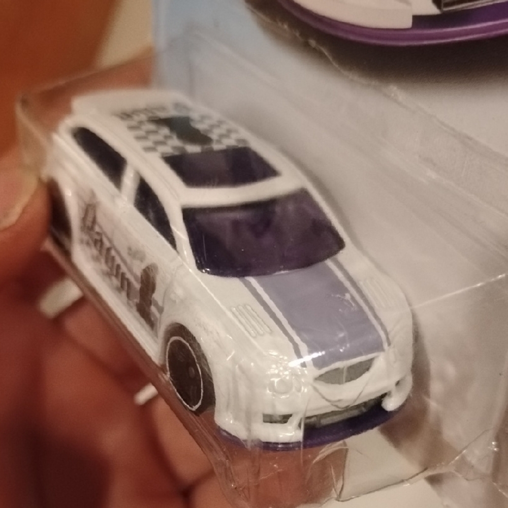 Mattel Hot Wheels Audacious White and Black Car - Picture 6 of 8